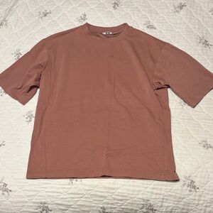 Uniqlo Men's Short Sleeve Tee in Tan